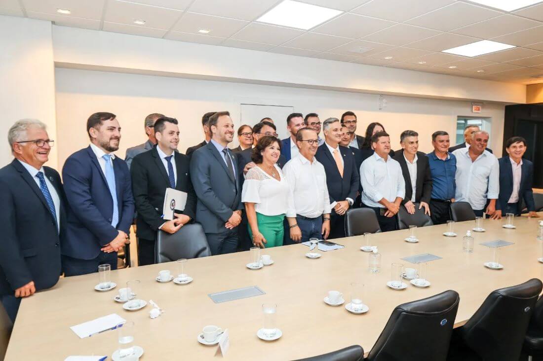 No início do mês passado, governador Jorginho Mello recebeu comitiva de Joinville