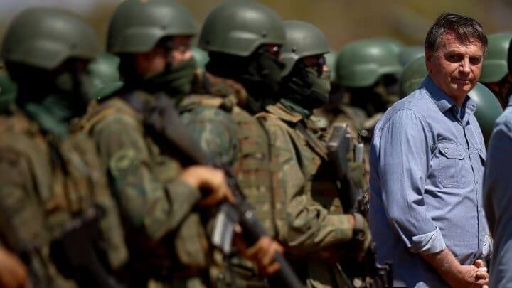 Bolsonaro e militares