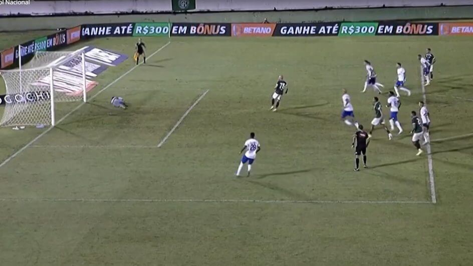 Régis faz o quarto gol do Guarani na derrota do Avaí