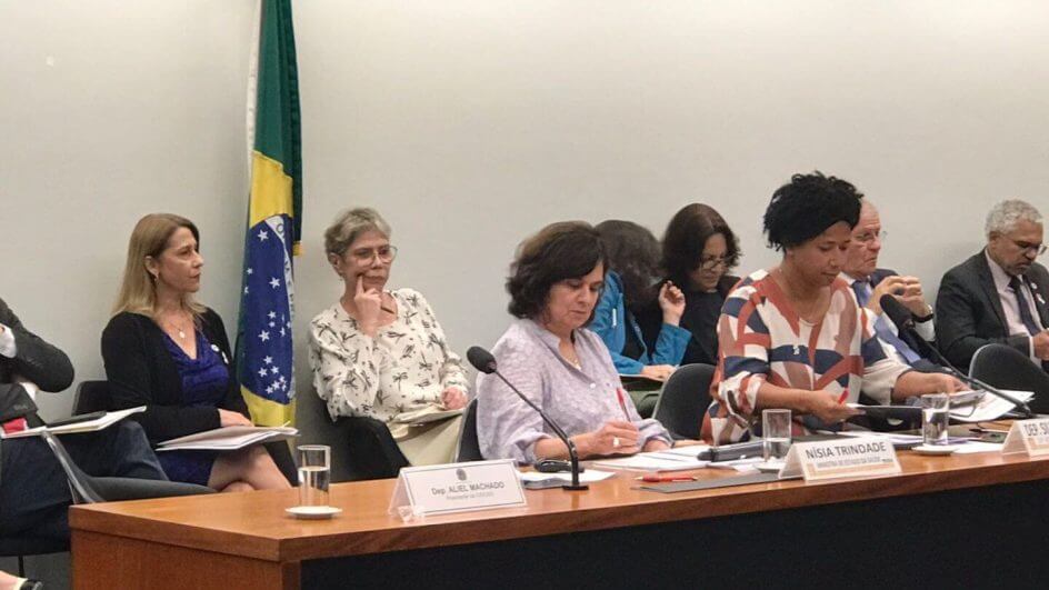 Ministra da Saúde fala sobre ação nas escolas para evitar ataques