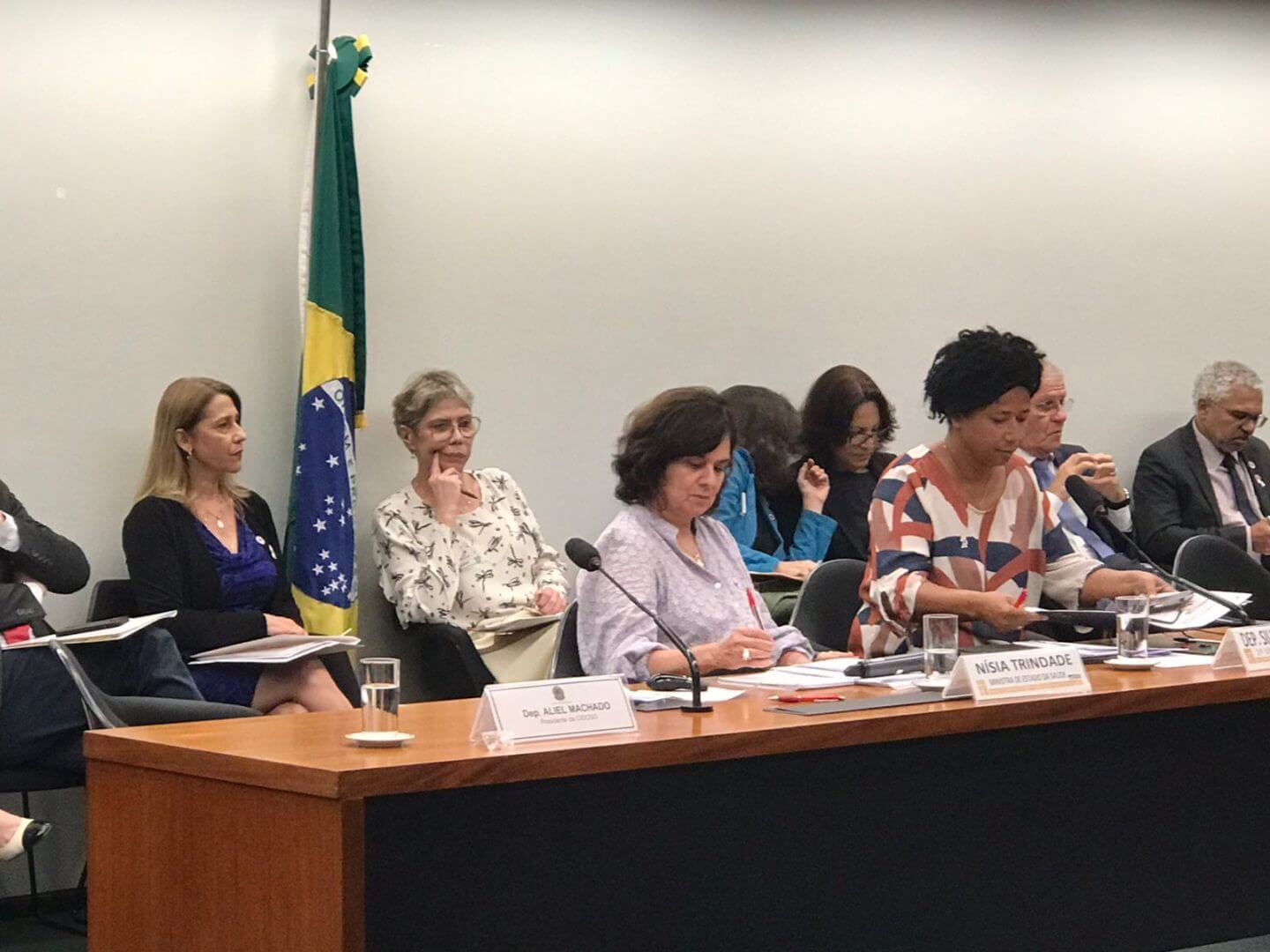 Ministra da Saúde fala sobre ação nas escolas para evitar ataques