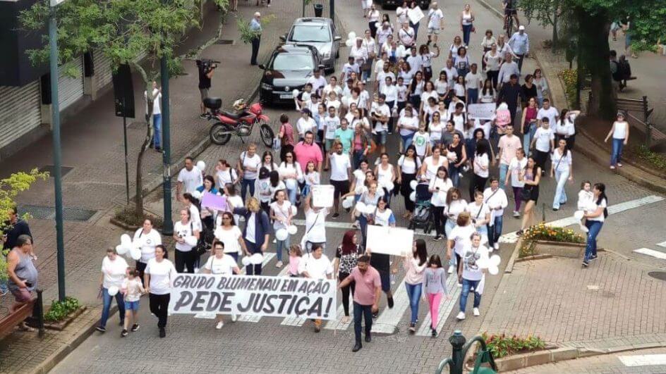 Protesto Blumenau creche