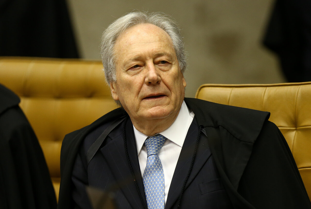 Aposentadoria de Ricardo Lewandowski é entregue por Lula