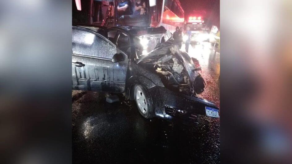 Grave acidente ocorreu durante a madrugada (Foto: Corpo de Bombeiros Militar/Divulgação)