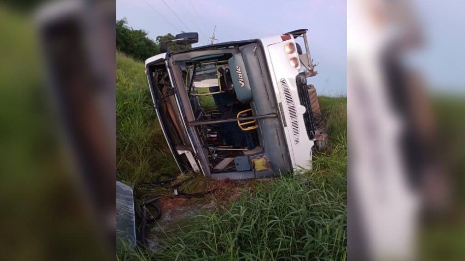 Vítimas estavam indo para o trabalho em Capivari de Baixo (Foto: Corpo de Bombeiros Militar, divulgação)