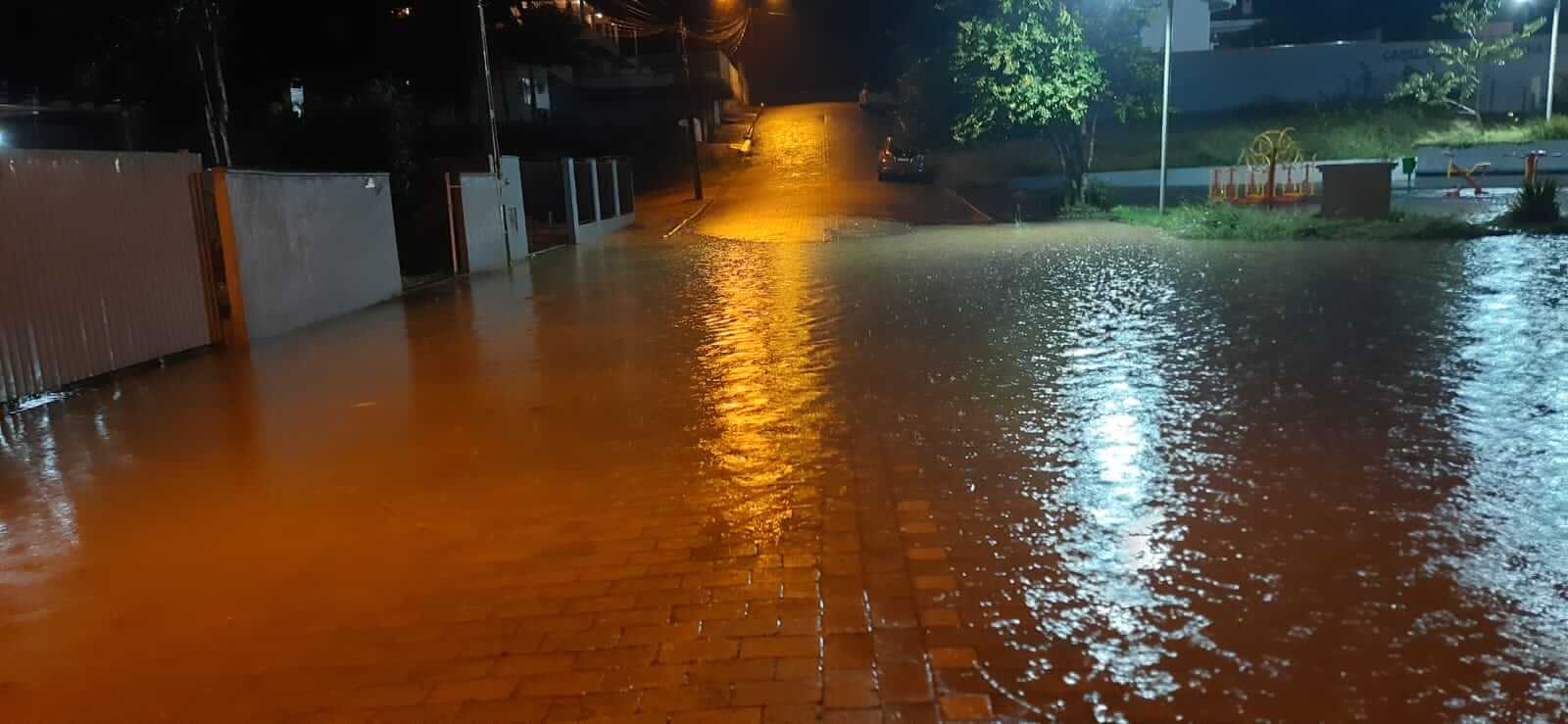 Rua alagada em Indaial