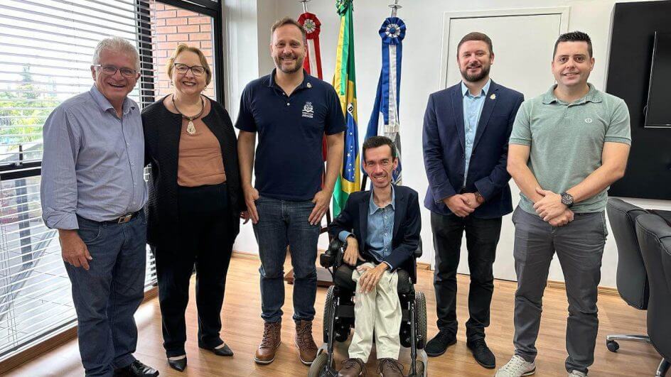 Anúncio de Tânia foi feito pelo prefeito Adriano nesta segunda, na presença do secretário Andrei e de vereadores