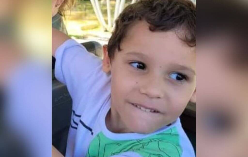 Bernardo tinha 5 anos e brincava no parquinho quando foi vítima de ataque