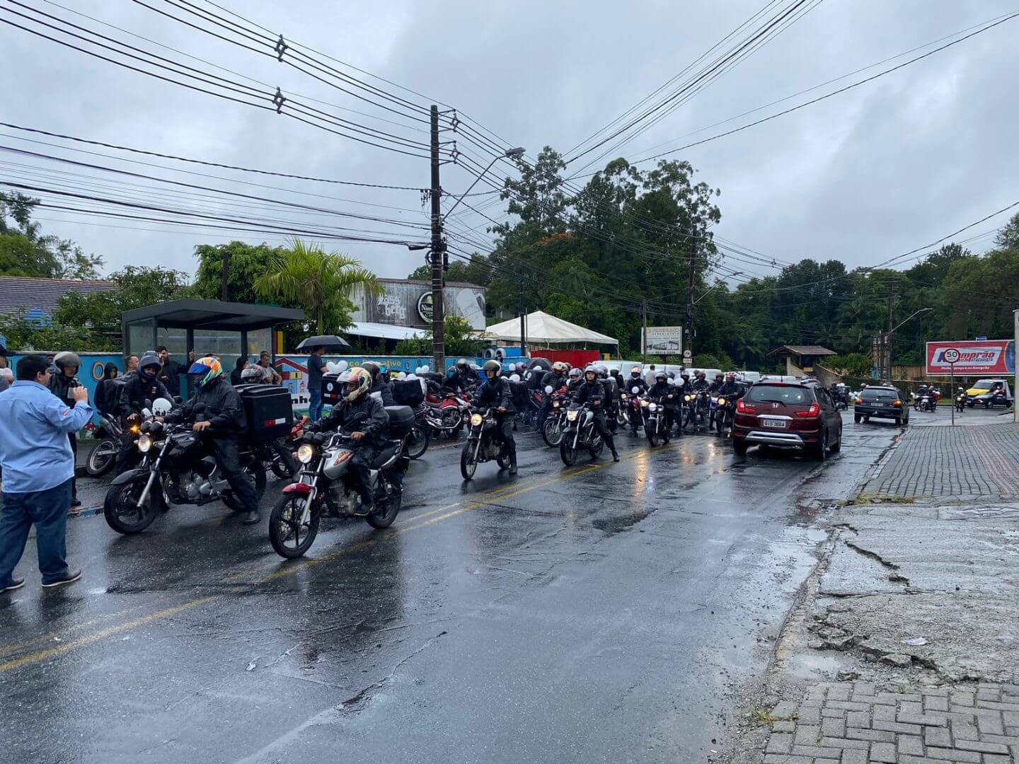 Carreata ocorreu na manhã desta sexta-feira (7) (Foto: Felipe Salles, NSC TV)