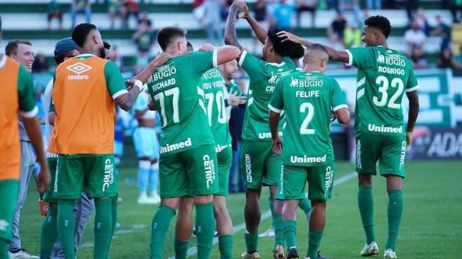 Chapecoense comemorou vitória neste domingo