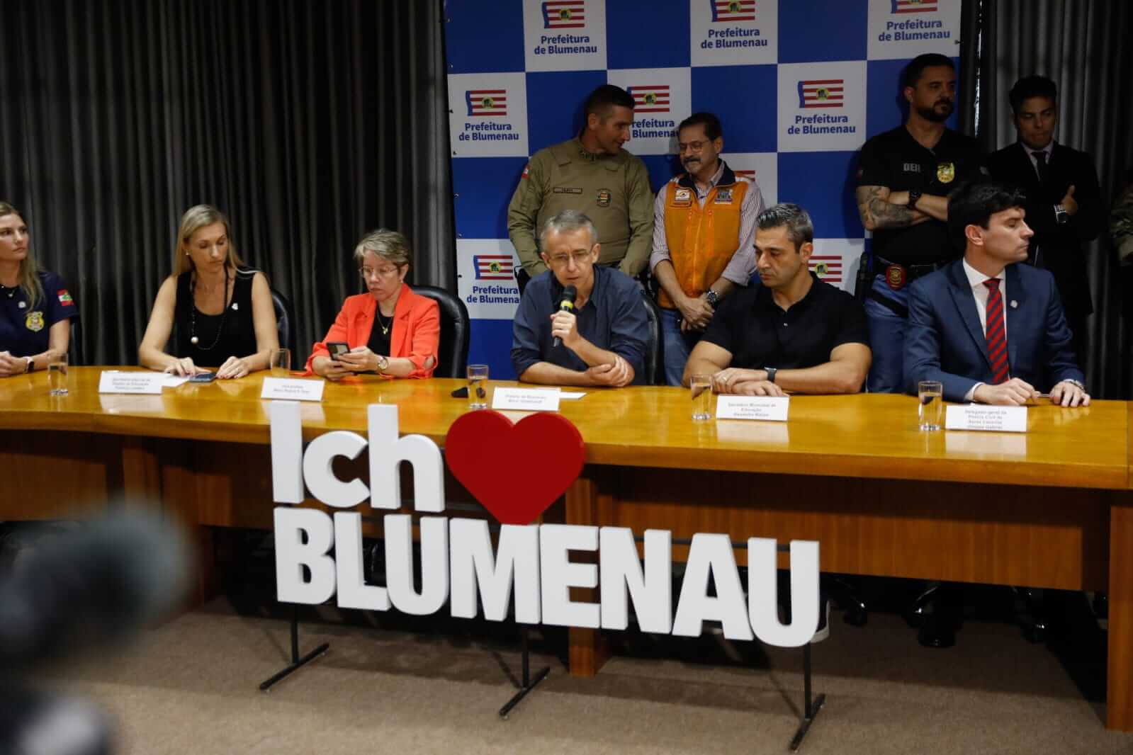 coletiva de imprensa blumenau