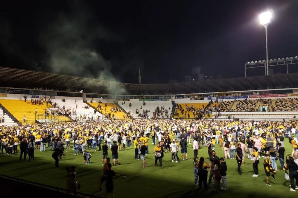 Torcida do Criciúma comemora título do Catarinense