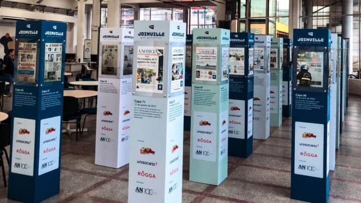 Exposição foi instalada no piso térreo da antiga prefeitura de Joinville