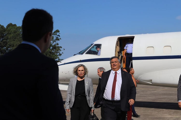 Flavio Dino chega a SC com deputada Ana Paula Lima