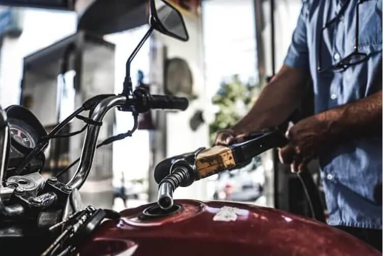 Gasolina foi um dos vilões no aumento dos preços (Foto: Tiago Ghizoni/DC)