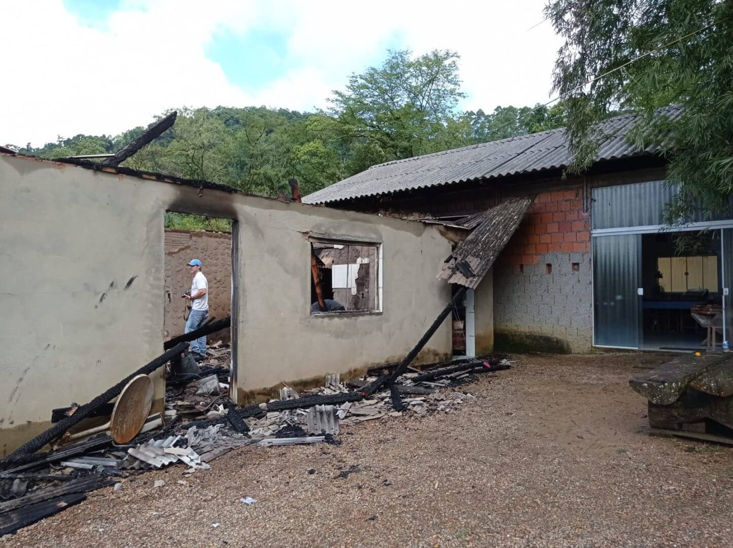 Casa pegou fogo nesta terça-feira (18)