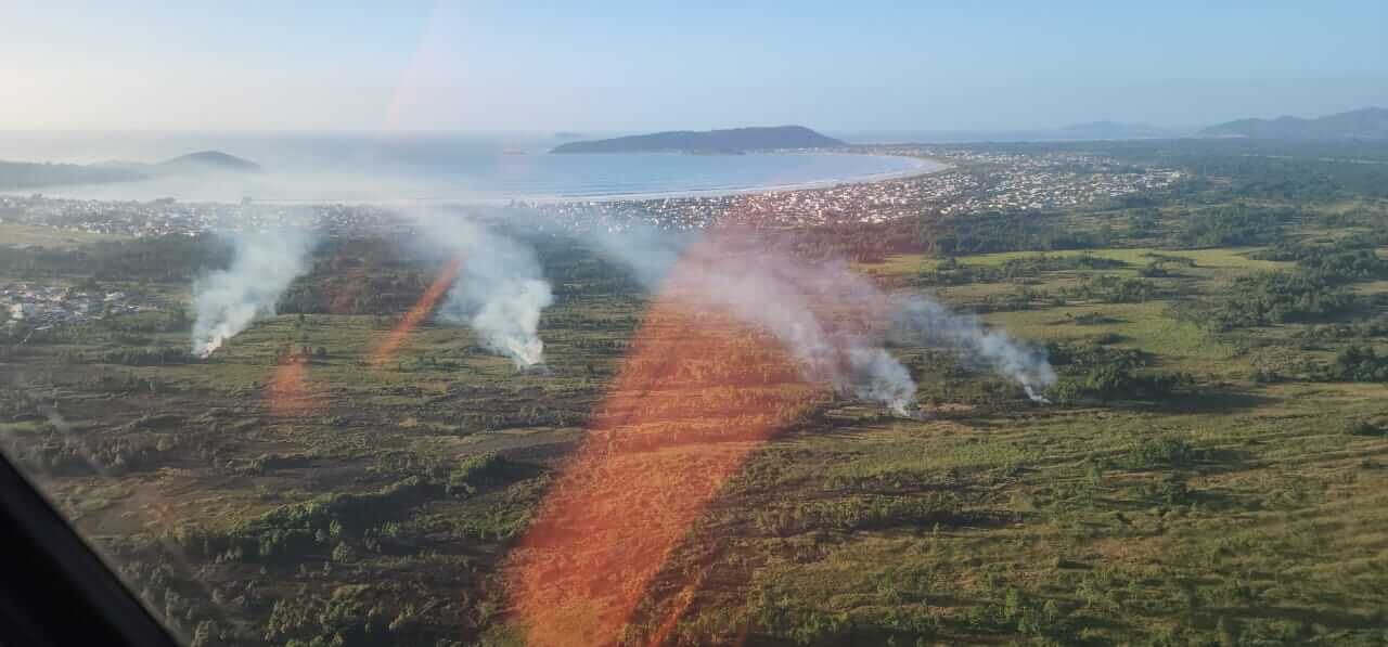 Bombeiros não divulgaram qual o tamanho da área atingida pelo incêndio (Foto: Corpo de Bombeiros Militares de SC, divulgação)