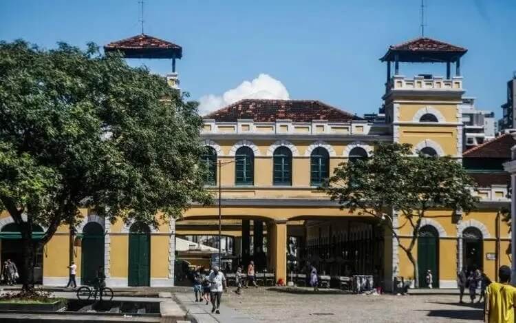 Mercado Público é uma boa opção para comer tainha, prato típico da cidade (Foto: Tiago Ghizoni, NSC Total)