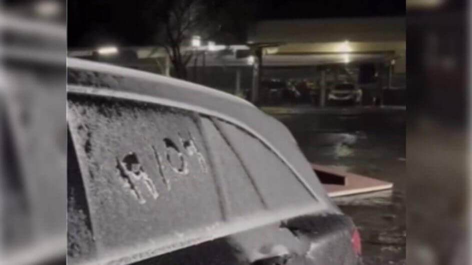 Neve foi registrada na noite desta quarta-feira (19) (Foto: Arquivo pessoal/Divulgação)