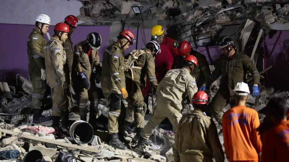 Desabamento de prédio em Olinda, na Grande Recife (Foto: Futura Press/Folhapress)