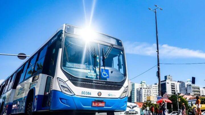 Ônibus vai operar gratuitamente na sexta-feira (21) (Foto: Tiago Ghizoni, NSC Total)