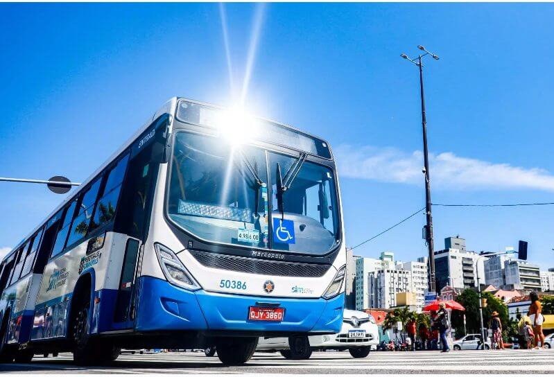 Ônibus vai operar gratuitamente na sexta-feira (21) (Foto: Tiago Ghizoni, NSC Total)