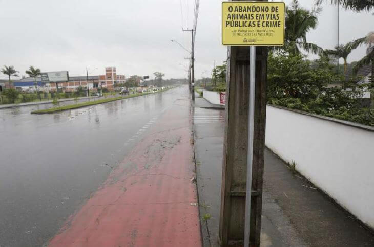 Placas foram instaladas em quatro pontos da avenida Santos Dumont