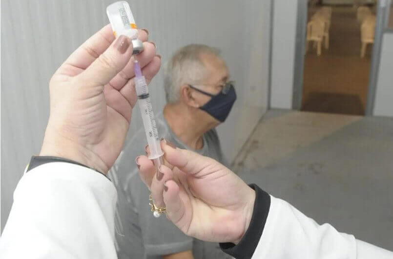 Vacina é destinada para idosos e pessoas com comorbidades (Foto: Patrick Rodrigues, Santa)