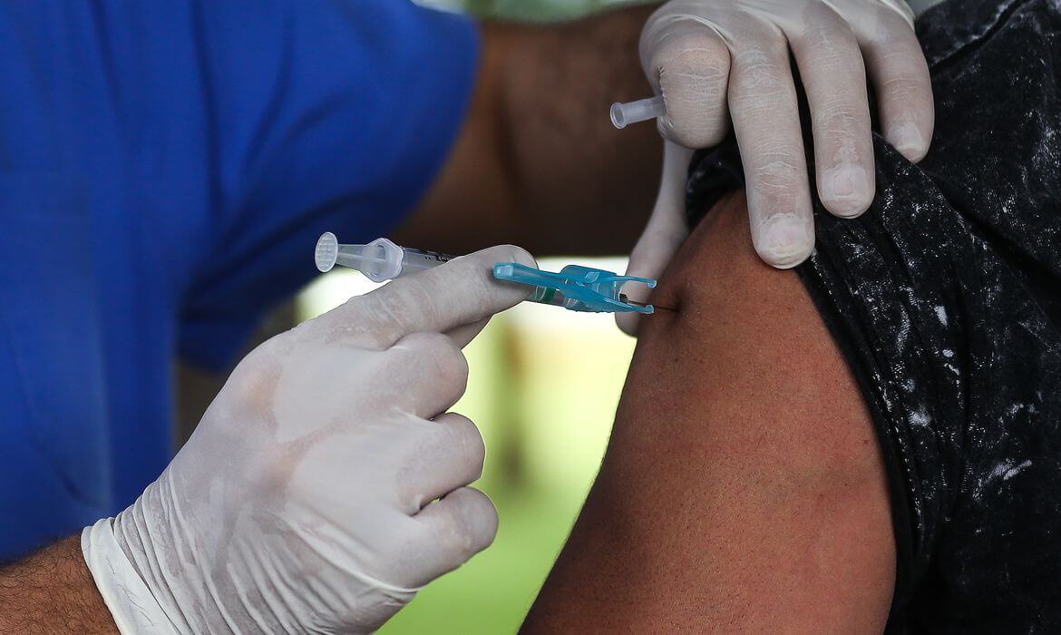 Centros de saúde e Van da Vacinação terão imunizante contra a gripe a partir de segunda (10) (Foto: Marcello Casal Jr, Agência Brasil)