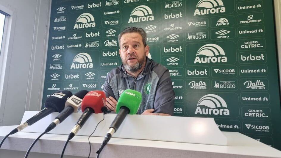 Argel Fuchs comandou a Chapecoense em nove partidas na Série B e uma no Catarinense