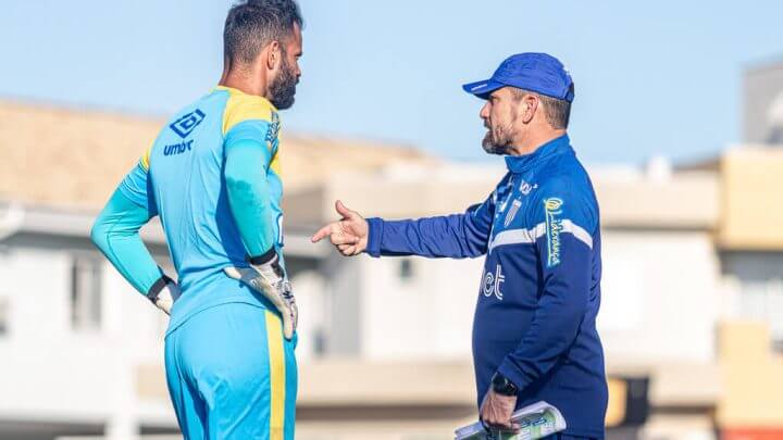 Técnico Gustavo Morínigo traz novas ideias para o comando do Avaí