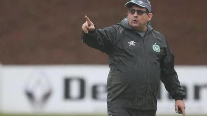 Avaí negocia com técnico Guto Ferreira para restante da temporada 2023