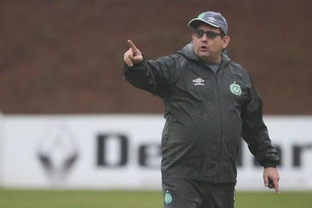 Avaí negocia com técnico Guto Ferreira para restante da temporada 2023