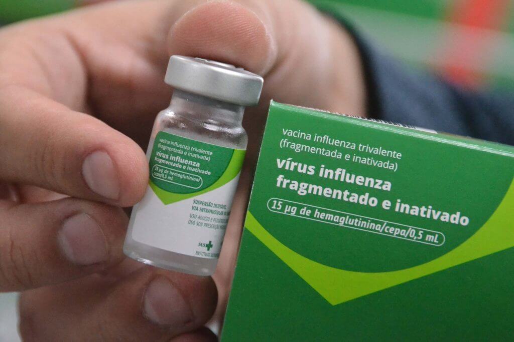 Vacina da gripe trivalente é aplicada gratuitamente pelo SUS