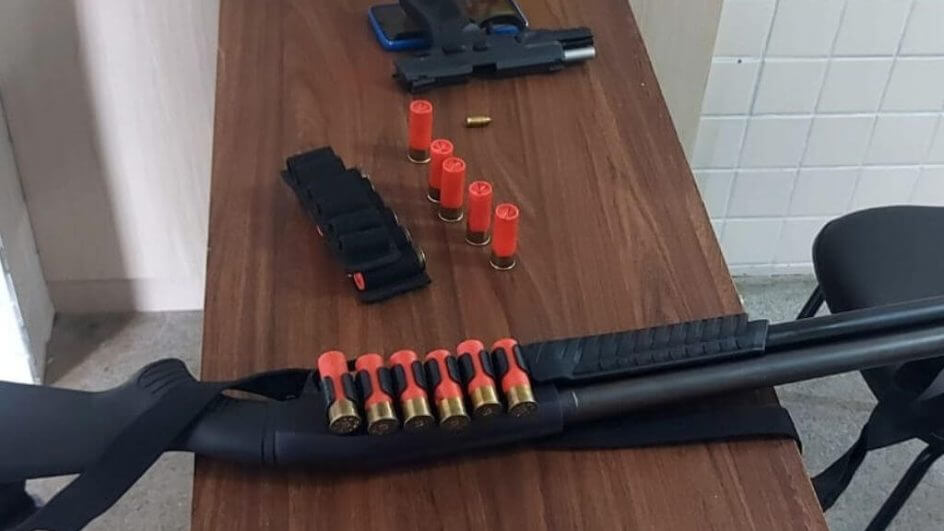 Vigilante preso em escola