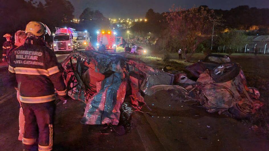 Uma das vítimas foi encontrada inconsciente (Foto: Corpo de Bombeiros Militar/Divulgação)