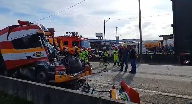 Colisão ocorreu na manhã desta sexta-feira (26)