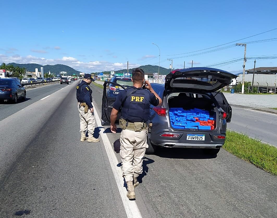 PRF abordou carro na BR-101, em Navegantes