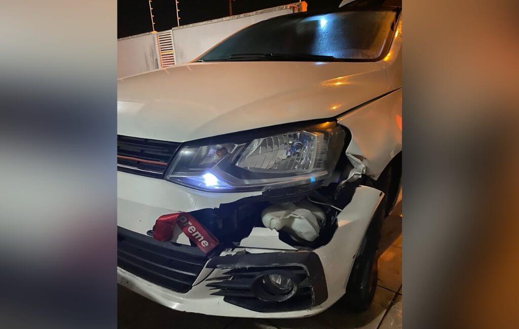 Carro também foi apreendido pela polícia (Foto: Polícia Militar/Divulgação)