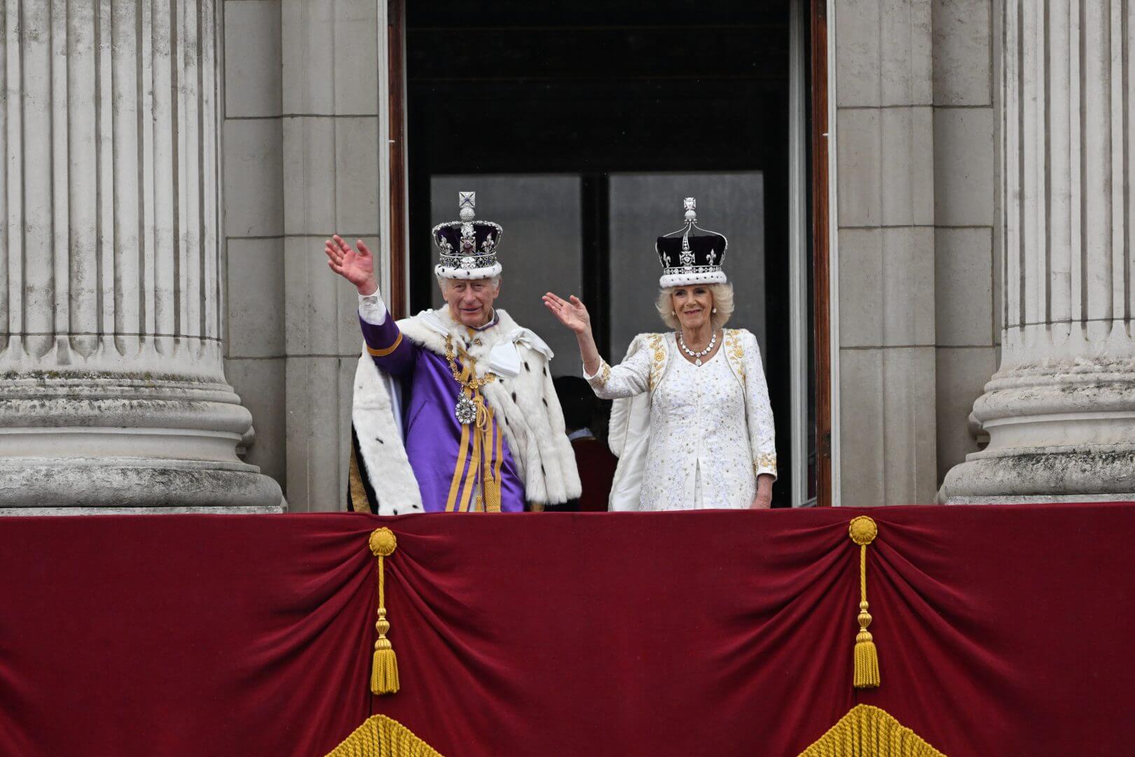 Rei Charles e Rainha Camila foram coroados neste sábado (6) (Foto: Agência Efe/Folhapress)