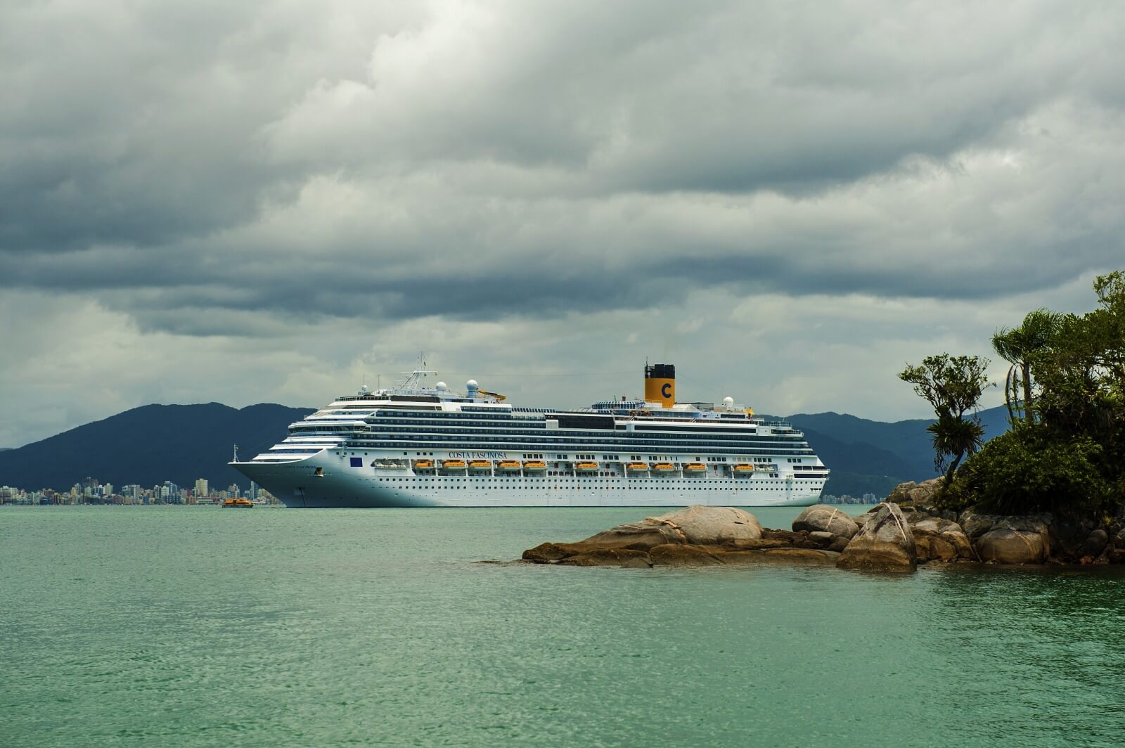 Nove navios vão passar pelo Litoral de Santa Catarina
