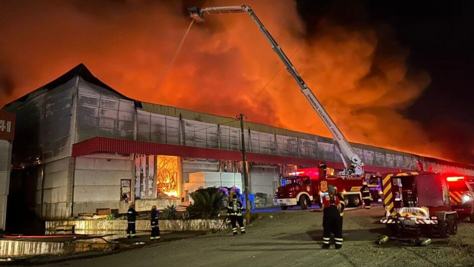 Fogo atingiu 10 mil metros quadrados da empresa