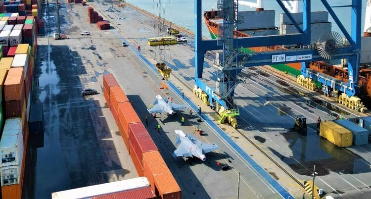 Aeronaves Gripen desembarcam em Navegantes