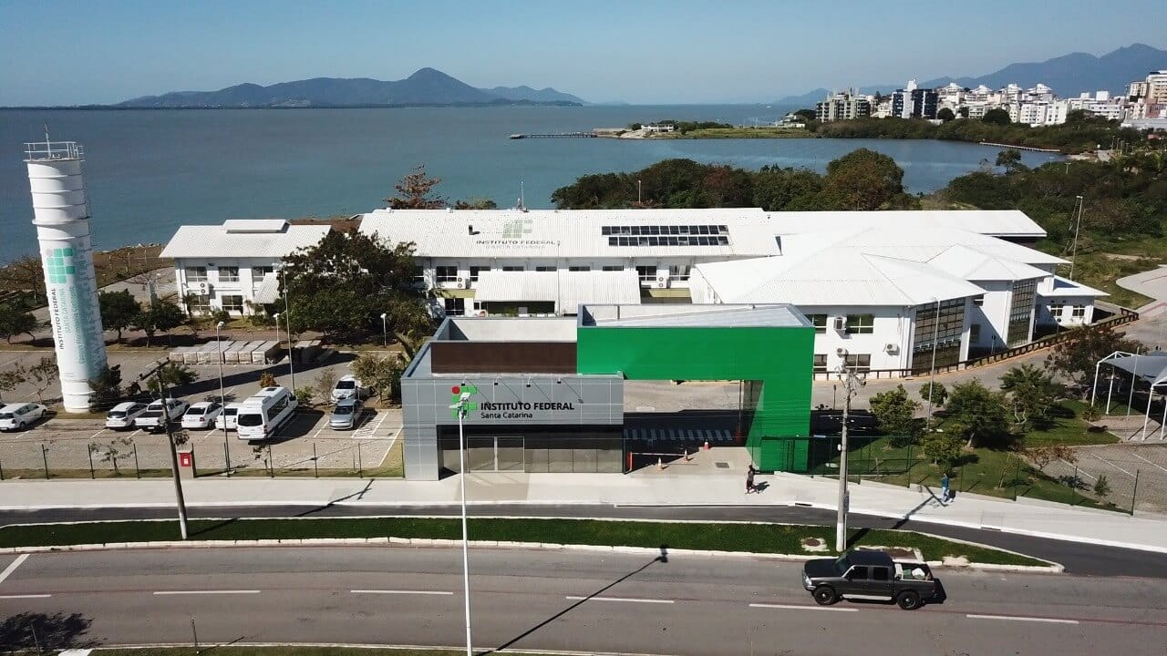 Vagas se dividem entre a reitoria e 17 campus