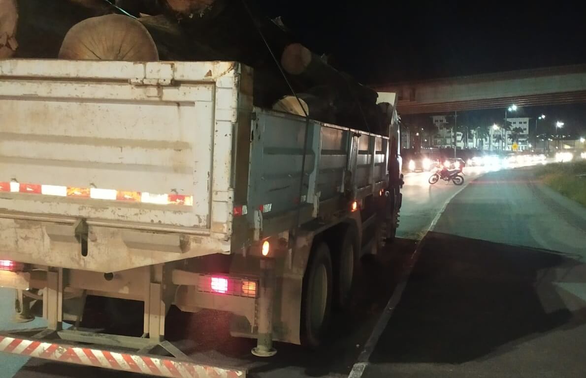 Acidente aconteceu na noite desta sexta-feira