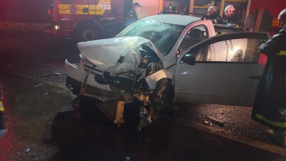 Acidente ocorreu na noite desta quarta-feira (3) (Foto: Corpo de Bombeiros Militar/Divulgação)