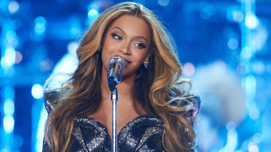 beyoncé se apresentando em show na Suécia