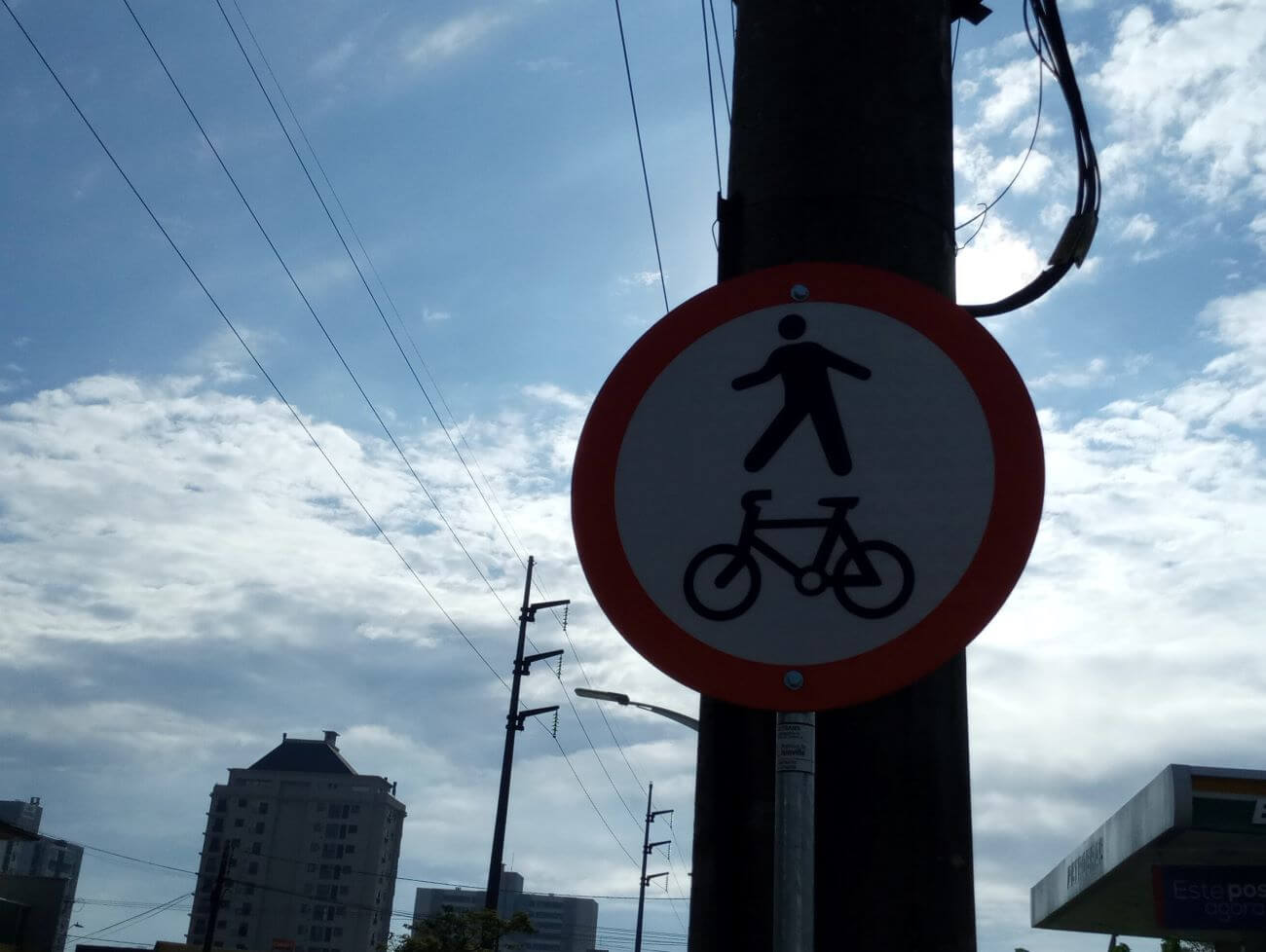 Novas placas foram instaladas na rua Anita Garibaldi