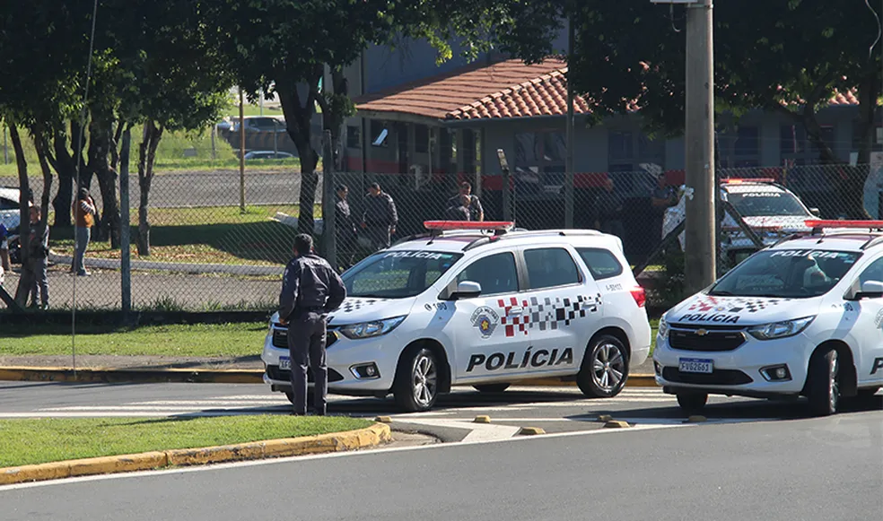 Polícia no local do crime