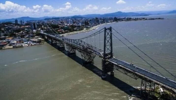 ponte hercilio luz em florianópolis
